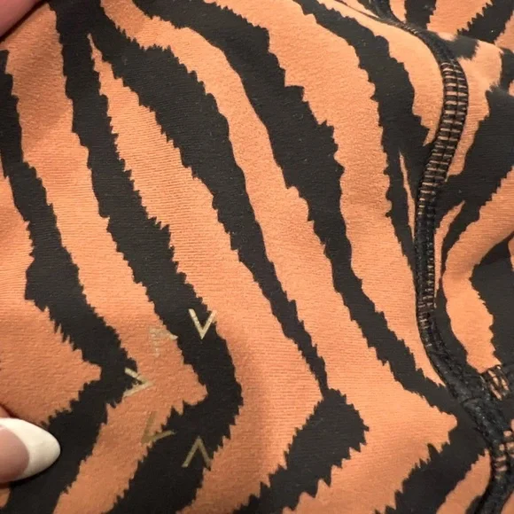 Varley cheetah leggings - Picture 7 of 8